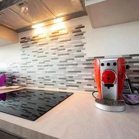 Stylish Close By Trastevere And Life Apartment Rome